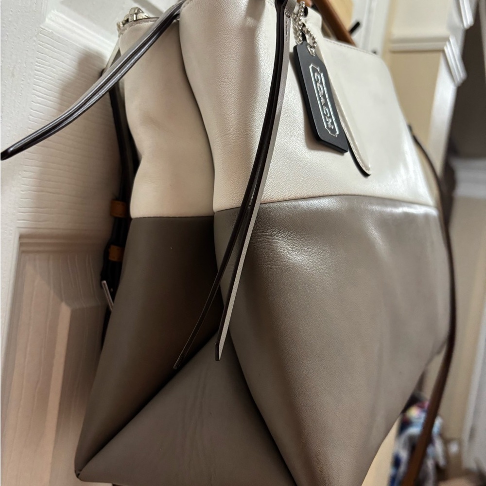 Coach A1469-32502 Large Borough Retro Colorblock Grey/Cream/Tan Leather in EUC - Picture 7 of 16